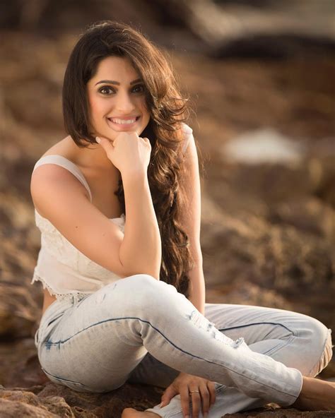 Bollywood Reporter Priya Bapat The Marathi Hottie With Innocent And Refreshing Looks