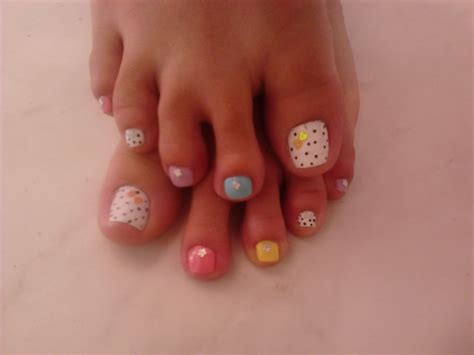 53 divertidos diseños de uñas para pies < belleza de mujeres. Descarga de sentimientos: Uñas decoradas para pies con puntos