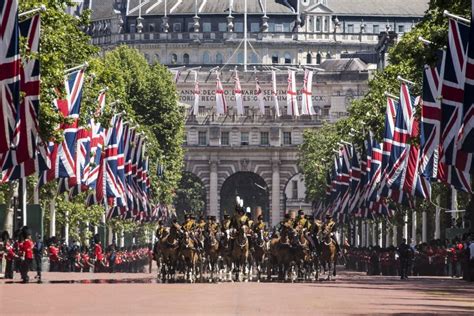 Trooping The Colour 2019 How To Watch And History Of The Ceremony