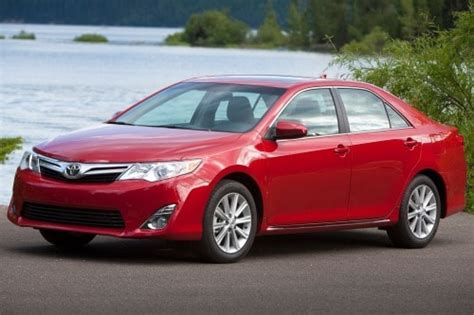 Used 2014 Toyota Camry Se Sport Sedan Features And Specs Edmunds