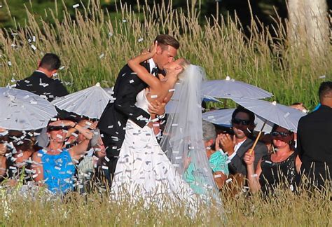 Julianne Hough Marries Brooks Laich In Stunning Waterfront Wedding Star Magazine
