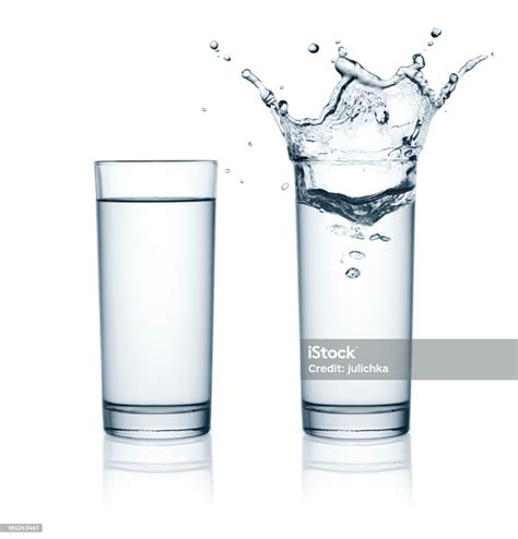 2 つのグラス水 グラスのストックフォトや画像を多数ご用意 グラス 水 しぶきを上げる Istock