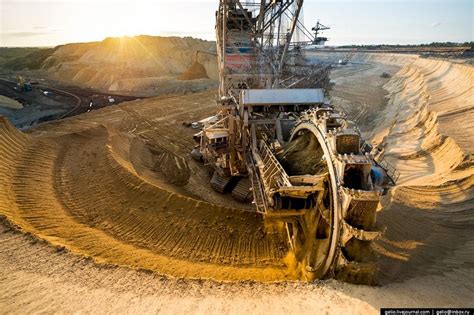 Nazarovskiy Open Pit Coal Mine Heavy Construction Equipment