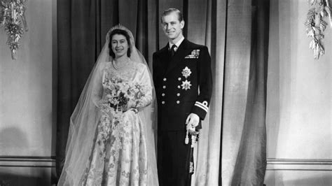 Queen elizabeth ii and prince philip's new portrait. Queen Elizabeth II used coupons to buy her wedding dress ...