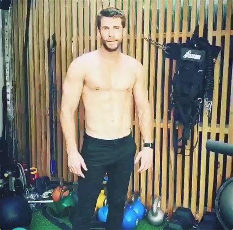 Liam Hemsworth Goes Shirtless Bares Six Pack While Working Out With Chris Hemsworth Watch