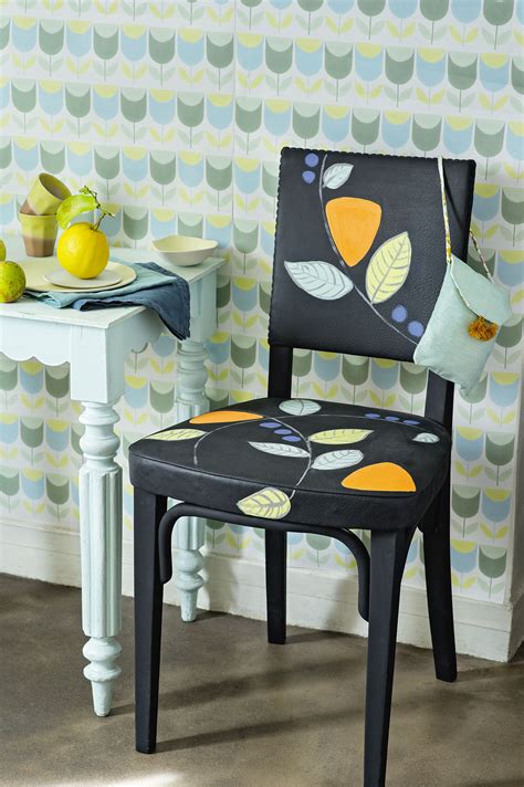 Customiser une chaise avec des motifs végétaux - Marie Claire