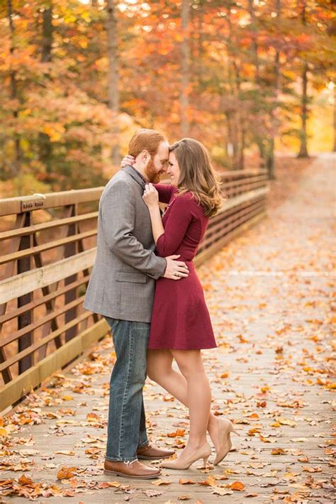 33 Fall Engagement Photos That Are Just The Cutest