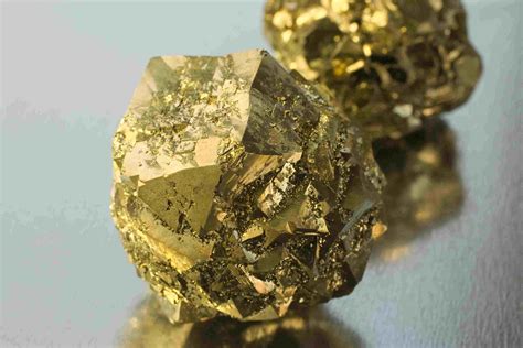 Examples Of Different Mineral Lusters Pyrite Fool Gold Real Gold
