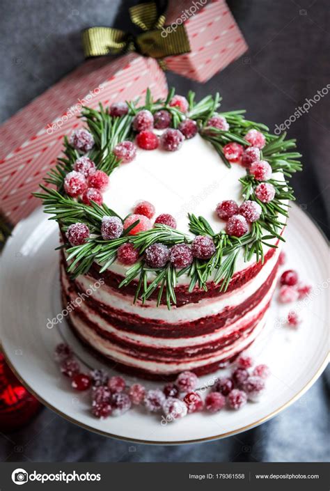 Topped with cream cheese frosting, i finally figured out why people love a real red velvet this red velvet cake recipe is soooo super easy! Download - Christmas red velvet cake decorated with ...