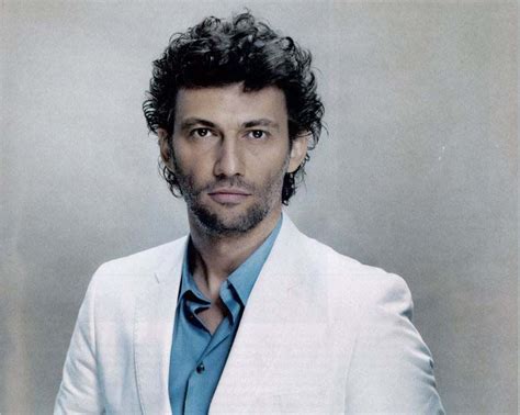 Jonas kaufmann is a successful german opera singer known for his unparalleled vocal range and born in munich in 1969, kaufmann studied at the university of music and performing arts in the. Jonas Kaufmann Schauspieler Instagram - Hinter den ...