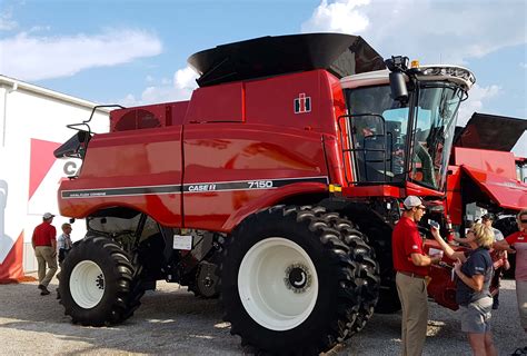 Heritage Colours On New 150 Series A Tribute To First Case Axial Flow