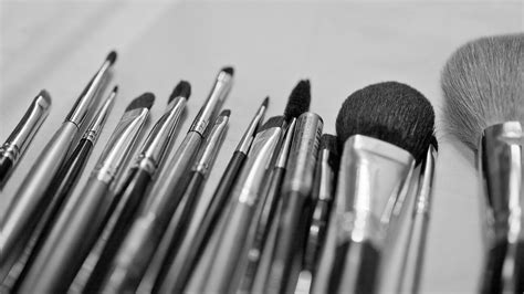 how to clean make up brushes the complete guide and what not to do emma stone makeup