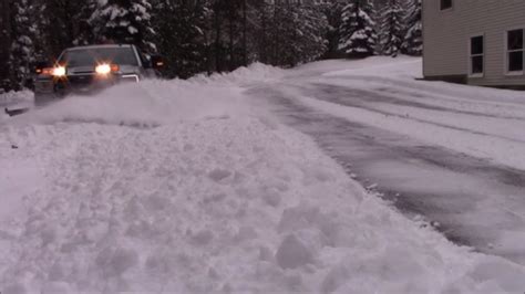 Plowing 10 To 12 Inches Of Snow From A 2 Day Storm Youtube