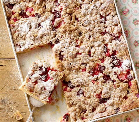 Rhabarber-Himbeer-Kuchen mit Streusel - Annemarie ...