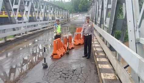 Kupas Tuntas Jembatan Way Umpu Kembali Rusak Pengendara Dialihkan Ke