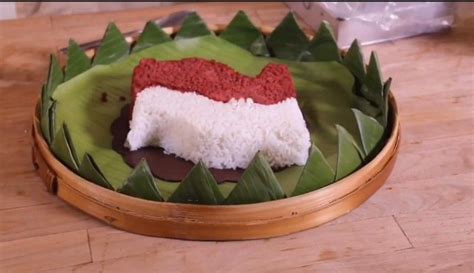 Tumpeng nasi kuning masih dihadirkan sebagai salah satu item dalam perlombaan hut kemerdekaan ri atau meski tumpeng tidak diperlombakan namun tetap dihadirkan untuk disantap. Buat Lomba 17 Agustusan, Ini Resep Nasi Tumpeng Merah Putih