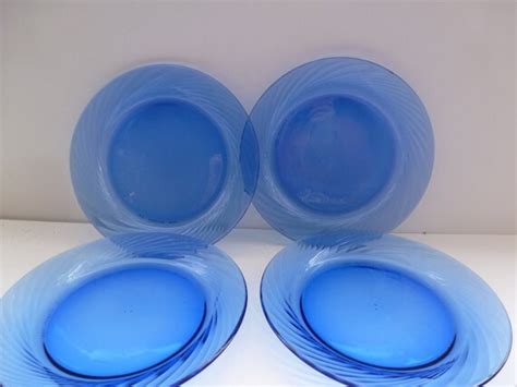 Pyrex Festiva Swirl Cobalt Blue Glass Luncheon Plates 4