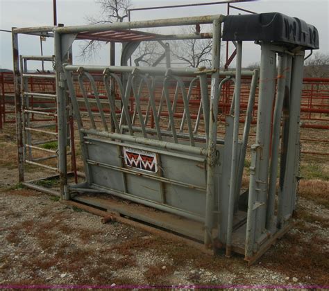 Ww 27233 Squeeze Cattle Chute In Manhattan Ks Item O9616 Sold