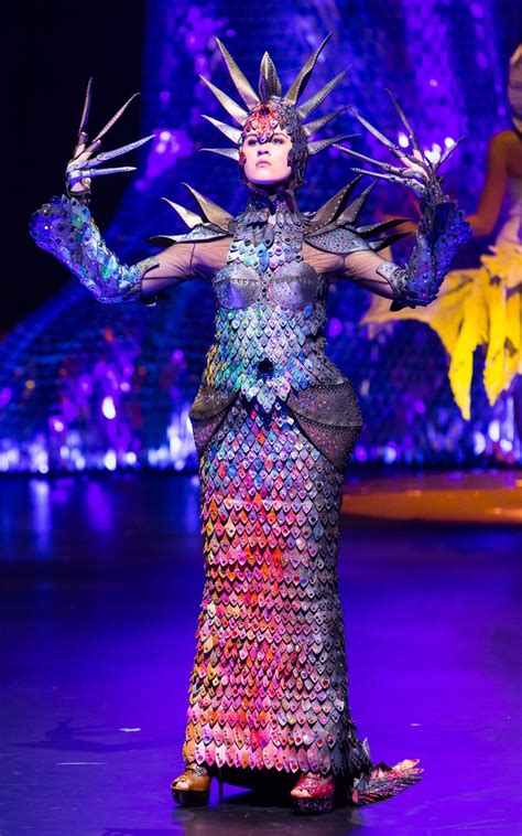 Gillian Saunders Takes Top Honours At 2016 World Of Wearable Art Awards