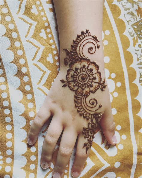 Learn Henna Design In A Beautiful And Healthy Way Henna By Momina