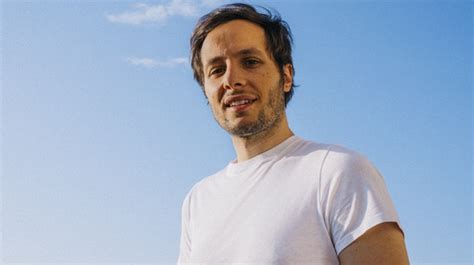 Les 11 titres de l'album. Vianney maintient la sortie de son album "N'attendons pas"