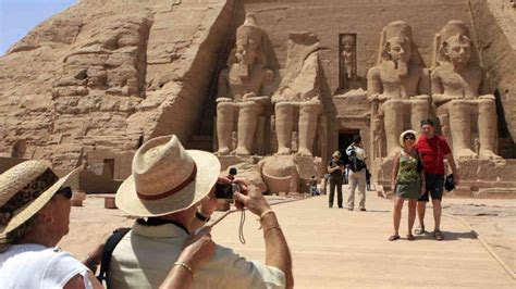 إجراءات شديدة تفرضها مصر على السياح القادمين من تونس