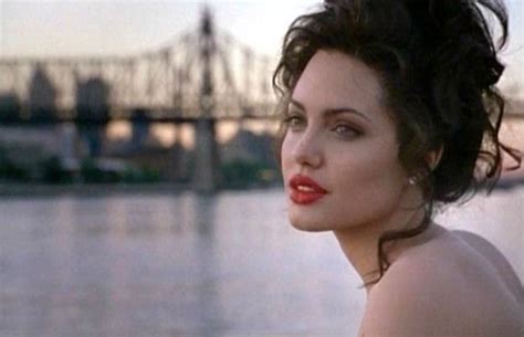 GIA filme que traz Angelina Jolie nua e em cenas lésbicas Tudo Para Homens