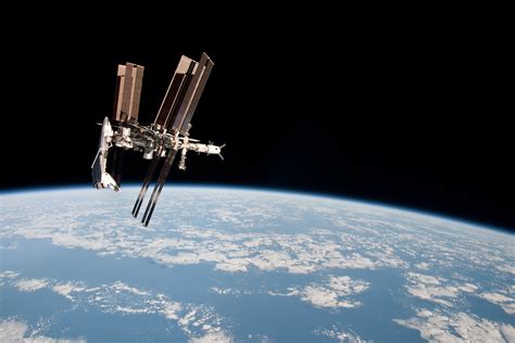 Space Station Over Earth Nasa International Space Statio Flickr