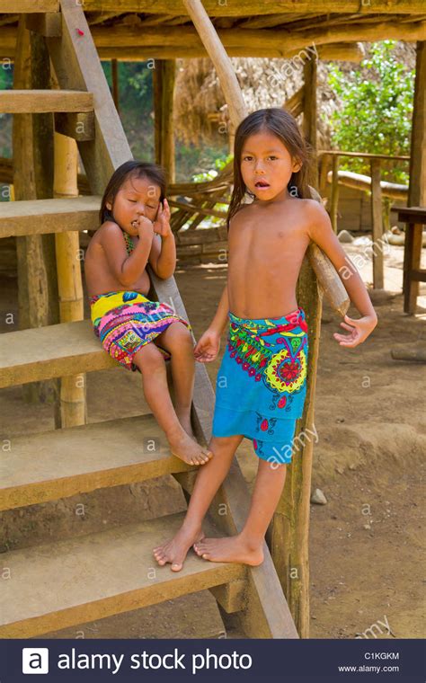 Embera Tribe Imágenes De Stock And Embera Tribe Fotos De