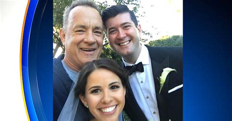 Tom Hanks Crashes Wedding Photo Shoot In Central Park Cbs Texas