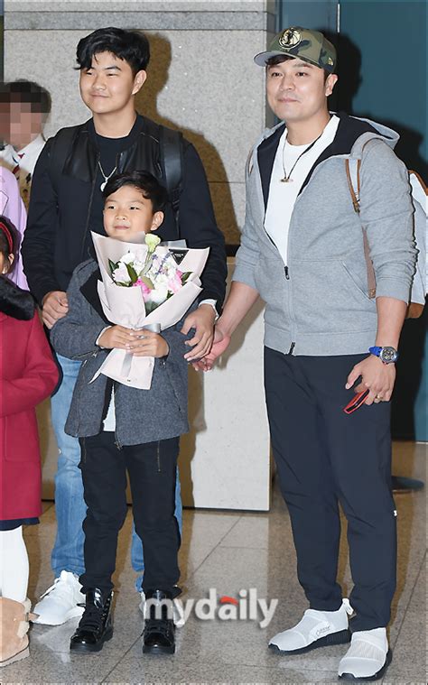 이승민 앵커 ■ 출연 : 추신수, 아들 추무빈 폭풍성장에 "친구나 동생으로 알아" : 네모판