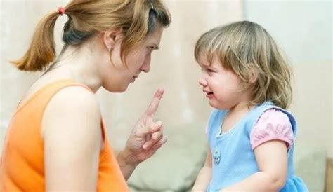 10 Emotional Scars That Unloving Mothers Leave On Their Daughters As