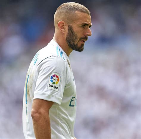 Before returning to the santiago bernabeu and the new coach, carlo ancelotti to start a new chapter in his tenure at real madrid, karim benzema is enjoying his holiday. Karim Benzema New Haircut