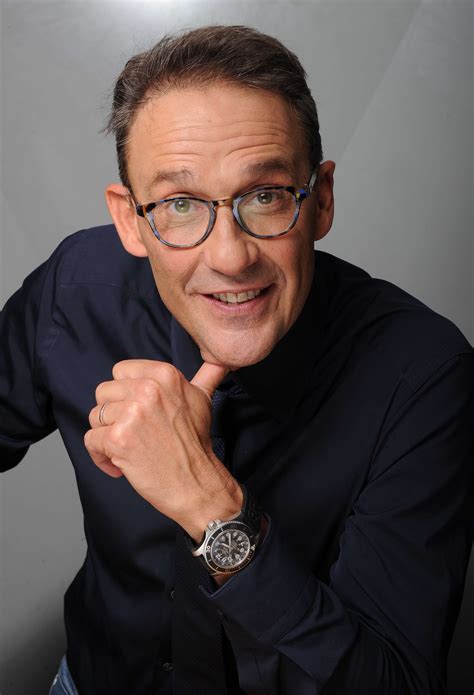 Le couple a deux enfants, lola née le 20 cavalier émérite, julien courbet concourt sous son nom de scène, notamment avec les chevaux. Julien Courbet, insulté en direct