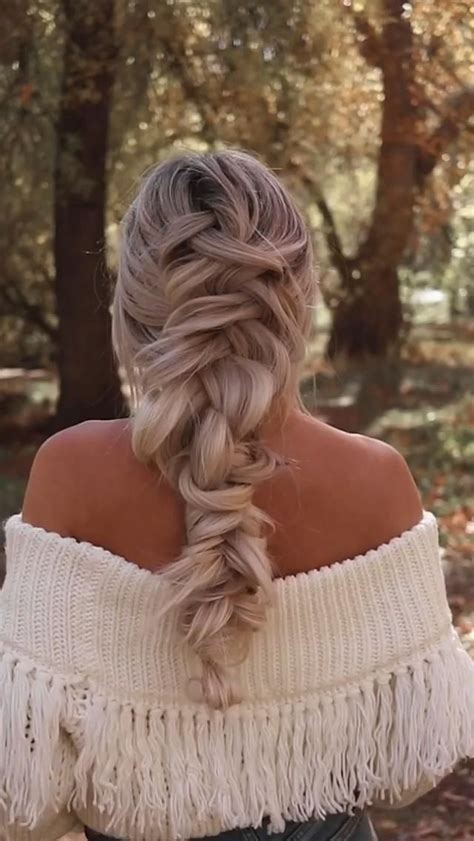 14 Brilliant Rainy Day Hairstyles That Will Help You Survive Spring