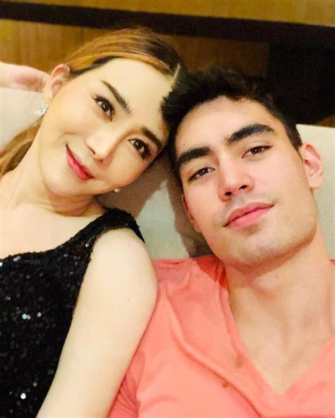 อีกคนที่ตอนนี้ดูจะเฟอร์เฟคไปซะทุกอย่าง เคิร์ก บอนแดด นายแบบหนุ่มหล่อวัย 23 ปี ที่บินตรงมาเพื่อเจอ แอน จักรพงษ์ โดยเฉพาะ เพื่อมาร่วมงานใหญ่. อัลบั้มภาพ แอน จักรพงษ์ เคลียร์สถานะ คลินต์ บอนแดด แฟนเก่า ...