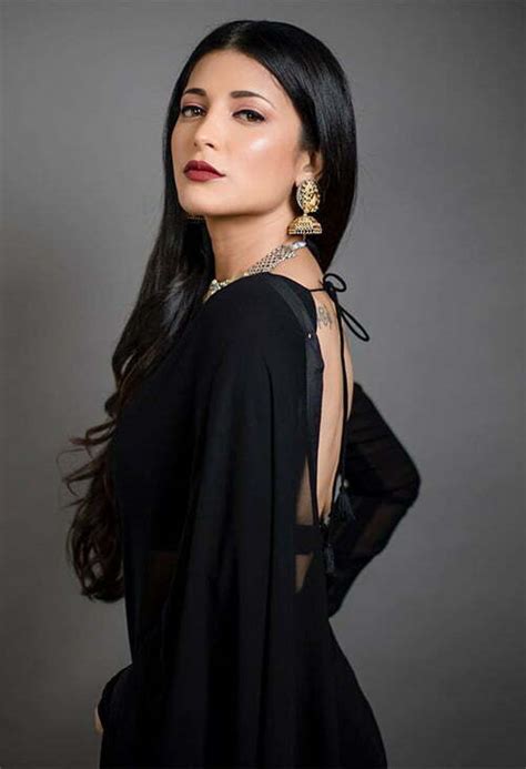 Shruti Hassan Looks Stunning Hot In Black Saree With Backless Blouse