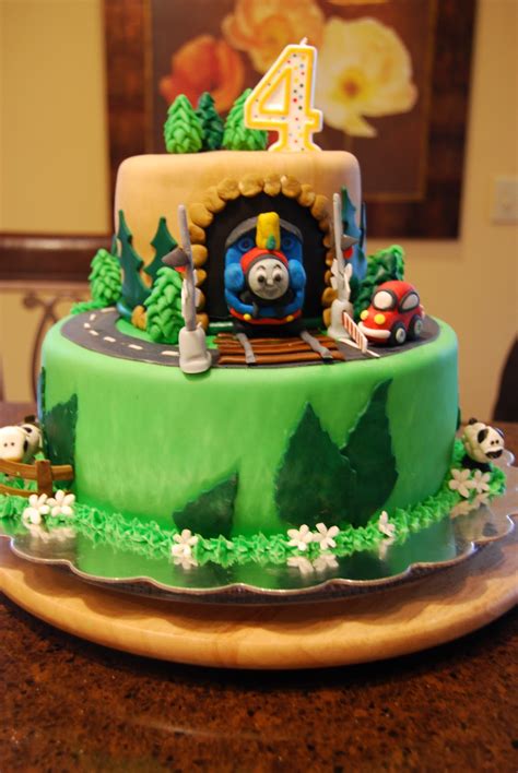 This popular series follows the adventures of thomas the tank engine and all of his engine friends on the island of sodor. Gamma Susie's This n That: Thomas The Train Cake with ...