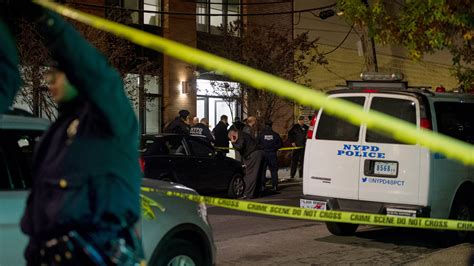 Police Fatally Shoot Bronx Man After He Stabs Two Guards Authorities