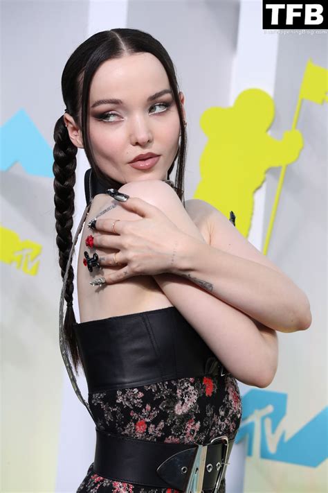 Dove Cameron Flaunts Her Sexy Tits At The Mtv Vmas In Newark