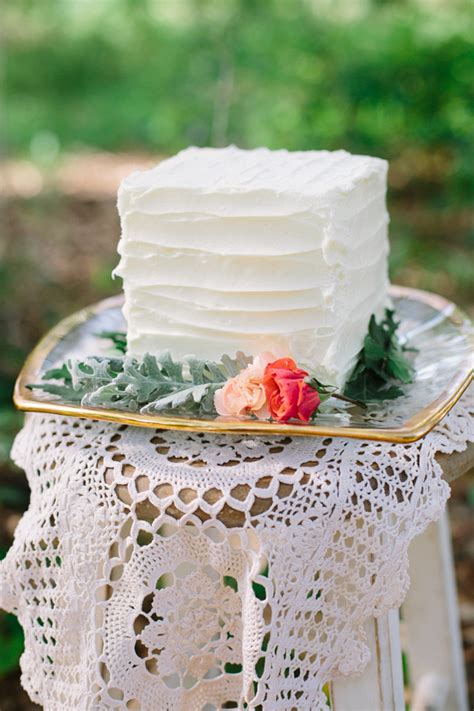 Small In Size Big In Style 15 Small Wedding Cakes To Swoon Over