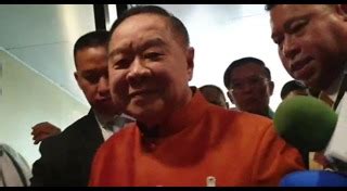 การยกมือขึ้นบังแดดของ พล.อ.ประวิตร วงษ์สุวรรณ รองนายกรัฐมนตรี และ. ประวิตร วงษ์สุวรรณ ข่าวบิ๊กป้อม ล่าสุด
