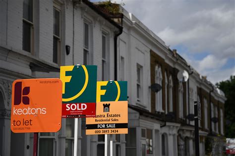 Figures published by hmrc last month showed the average price of a house in northern ireland rose 5.3 per cent throughout 2020 to just under £148,000. When will UK house prices fall? What the experts are ...