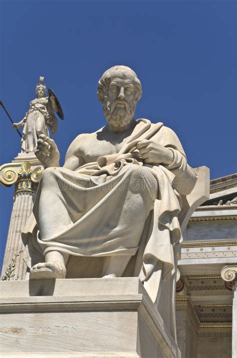 La academia fue fundada por platón, sobre el año 387 a.c. Estatua De Platón En La Academia De Atenas, Grecia Imagen ...