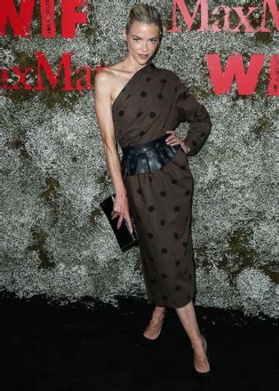 Actress Kaitlyn Dever Wearing Max Mara Editorial Stock Photo Stock