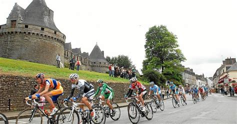 The tour is one of the few major sporting events this year to have been held in front of fans as road cycling takes place on public roads, allowing spectators to make their own way to. « On candidate chaque année pour avoir le Tour de France à ...