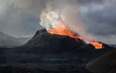 See Iceland Aglow In Volcanic Eruptions Science Briefly