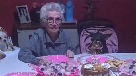 El Insólito Festejo De Cumpleaños De Una Abuela Que Se Volvió Viral