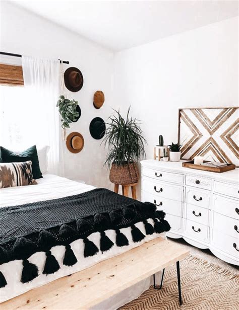 10 Bright And Airy Black And White Boho Bedroom Ideas