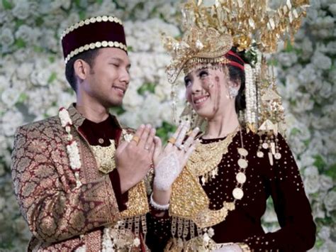 6 Tradisi Pernikahan Unik Di Indonesia Sesuai Adat Istiadat Indozoneid
